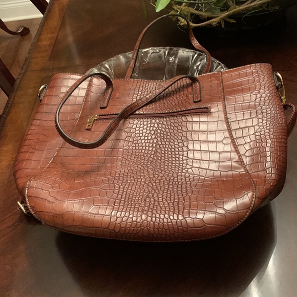Brown Embossed Croc Satchel Purse. - Picture 3 of 10